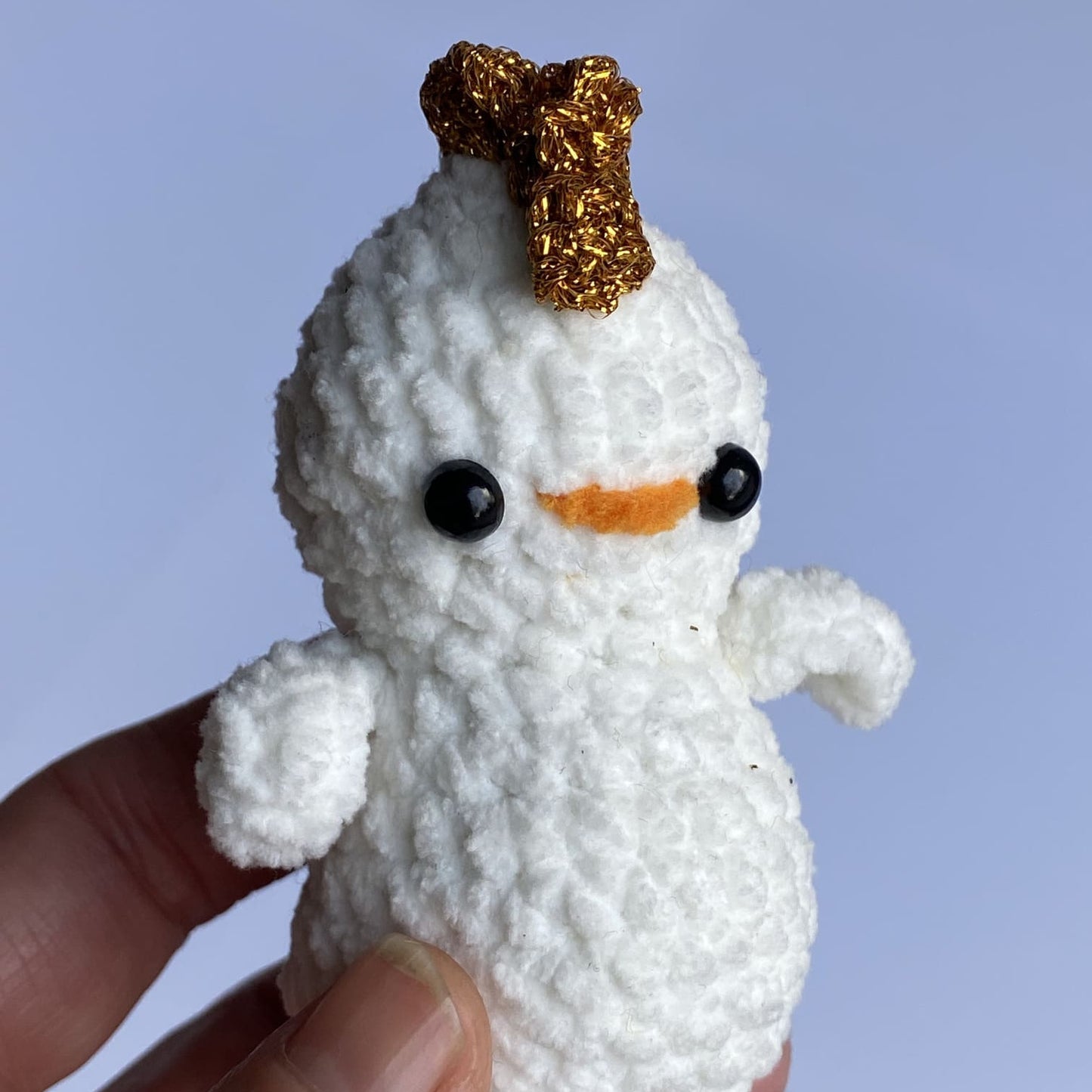 amigurumi baby chick in plush yarn
