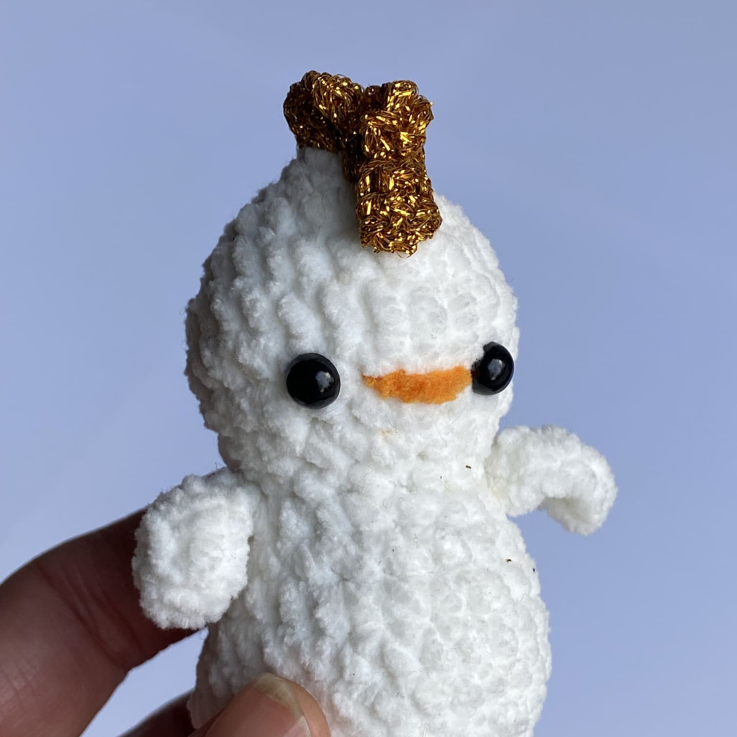 amigurumi white chick with gold comb