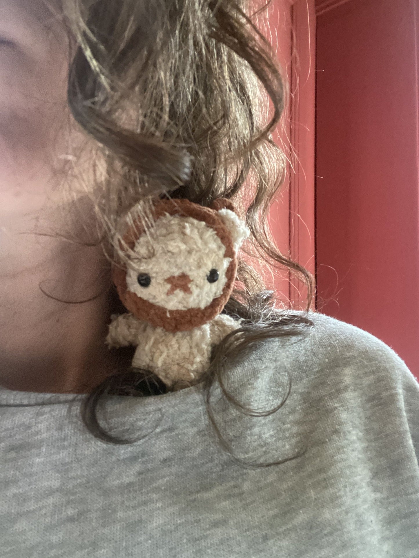Detailed view of Melennig crochet bear face with safety eyes – TchipTchip Studio